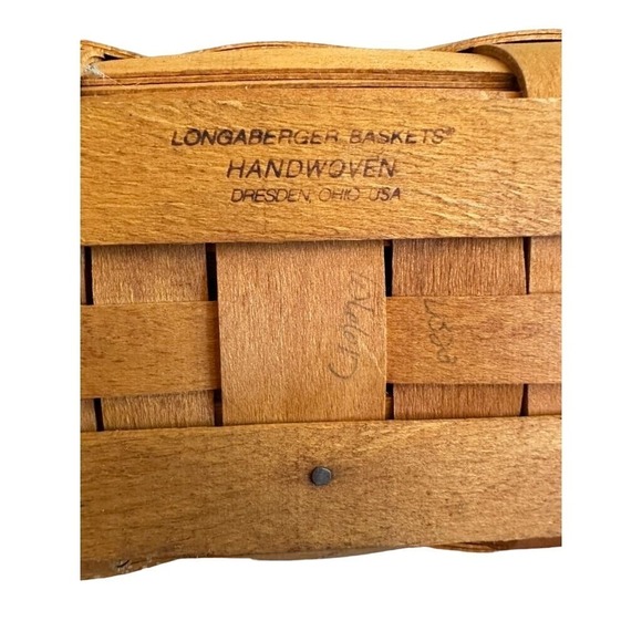 Longaberger Handwoven Picnic Basket With Fabric Liner and Plastic Protector - Picture 7 of 7